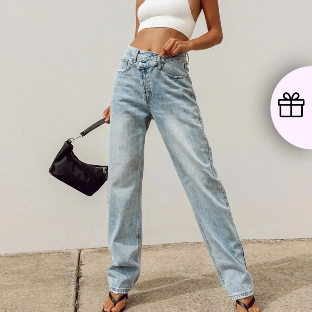 SOLD! SOLD! SOLD!😁♥️HOLLY ASYMMETRIC STRAIGHT LEG JEAN LIGHT WASH DENIM Size 0 - Picture 1 of 10